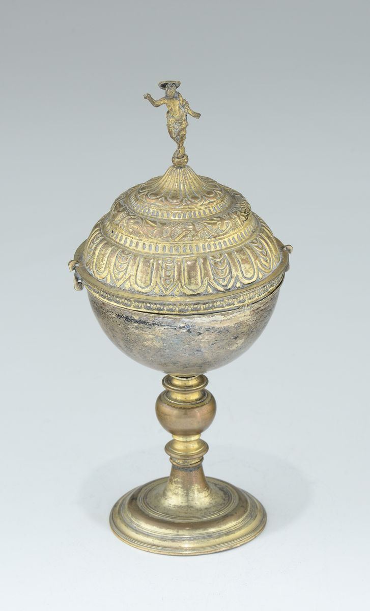 Pisside in rame dorato e argento, coperchio con figura di santo, XVII secolo  - Asta Antiquariato - II - Cambi Casa d'Aste