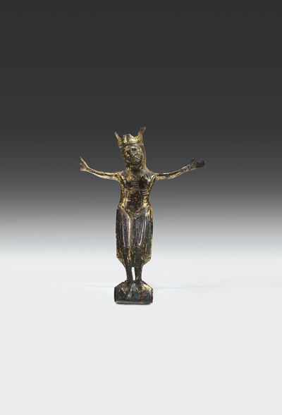 Figura di Cristo Crocifisso in Rame Cesellato, Tracce di Doratura e Smalti Dorati, Limoges XIII