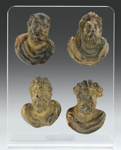 Gruppo di Quattro Busti Virili “all’antica” in Bronzo Fuso, Cesellato e Dorato, Fonditore Italian...