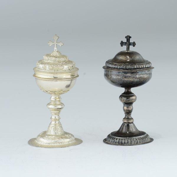 Due piccole pissidi in argento, XVIII secolo
