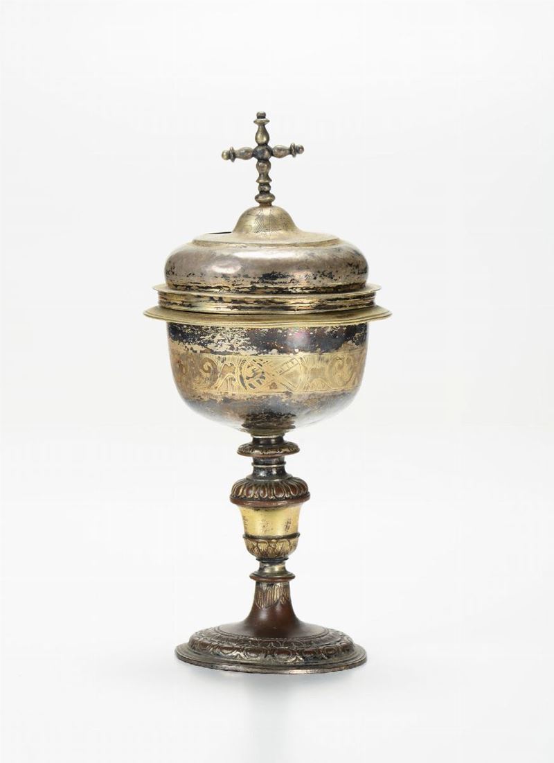 Pisside in rame argentato e dorato, XVII secolo  - Asta Antiquariato - Cambi Casa d'Aste