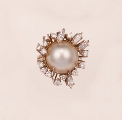 Anello con Perla Mabè e Diamanti Taglio Navette e a Brillante