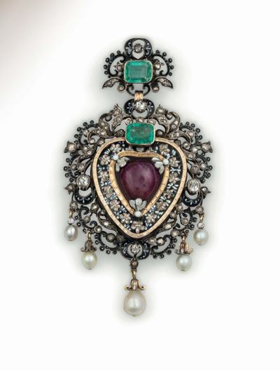 Pendente Renaissance Revival con Rubino, Smeraldi, Perle e Smalti