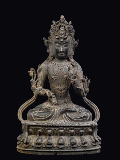 Figura di Samantabhadra in Bronzo Seduto su Doppio Fiore di Loto, Cina, Dinastia Ming, XVII Secol...