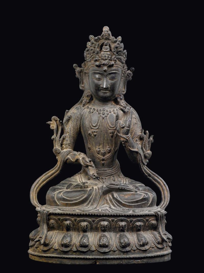 A bronze figure of Samantabhadra on a double lotus flower, China, Ming Dynasty, 17th century  - Auction Fine Chinese Works of Art - Cambi Casa d'Aste