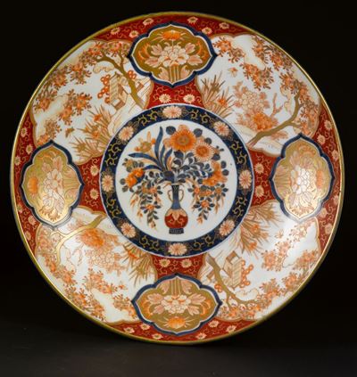 Grande Piatto in Porcellana Imari, Giappone, XIX Secolo