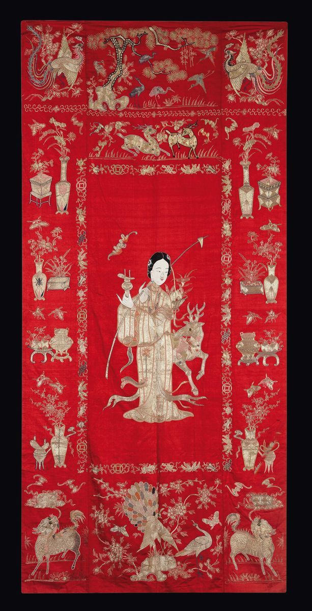 Quattro Tessuti in Seta a Fondo Rosso con Decoro di Guanyin, Dignitari e Fiere, Cina, Dinastia Qi...