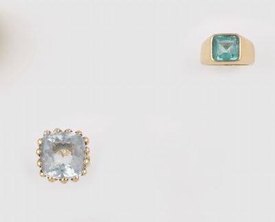 Lotto Composto da un Anello con Smeraldo e un Anello con Acquamarina