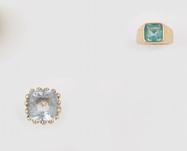 A group including an emerald ring and an aquamarine ring