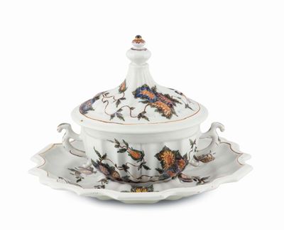 Tazza da Brodo con Presentatoio Nove, Fabbrica di P. Antonibon, Seconda Metà del XVIII Secolo
