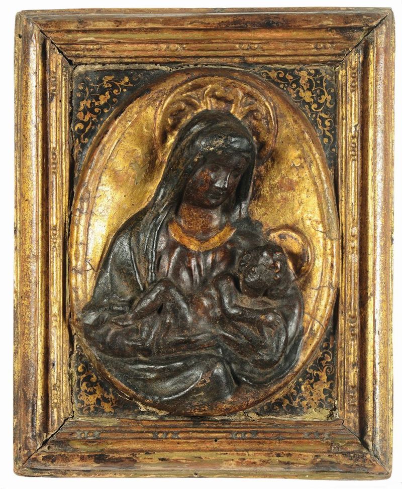 Bassorilievo in cartapesta raffigurante Madonna con Bambino, XVII secolo  - Auction Fine Art - Cambi Casa d'Aste