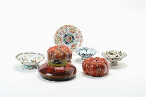 Four polychrome enamelled porcelain dish and lifts and three carved wood boxes, China, Qing Dynasty, 18th-19th century