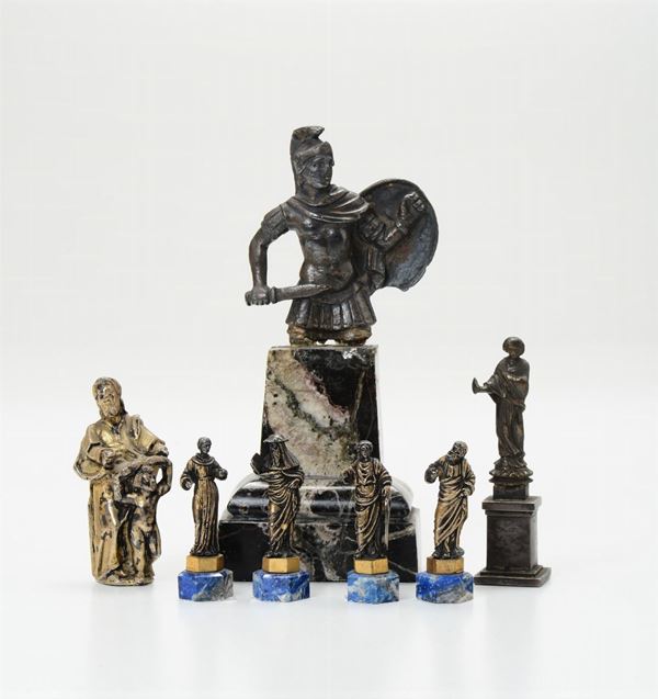 Lotto di sette oggetti in bronzo e bronzo dorato, secoli XVII, XVIII e XIX