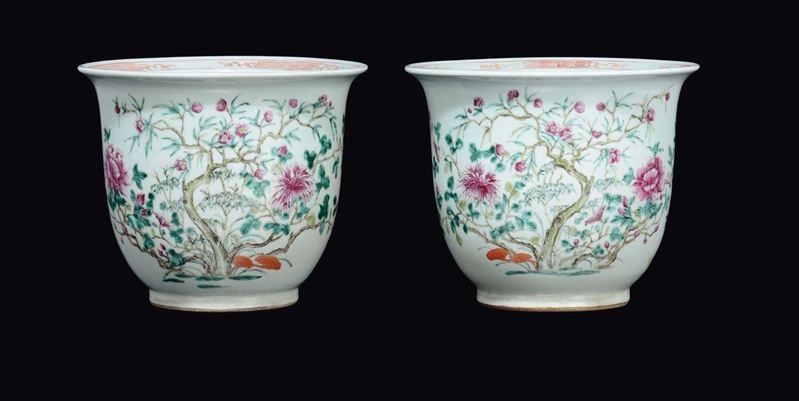 Coppia di giardiniere in porcellana Famiglia Rosa a decoro floreale, Cina, Dinastia Qing, XIX secolo  - Asta Fine Chinese Works of Art - Cambi Casa d'Aste