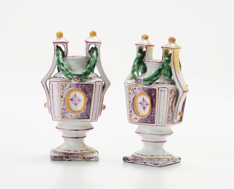 Coppia di vasetti in ceramica policroma, Savona Boselli, Secolo XVIII  - Asta Asta a Tempo Antiquariato - Cambi Casa d'Aste