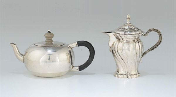 Lotto di teiera e piccola caffettiera in argento, Germania, Secoli XVIII e XIX