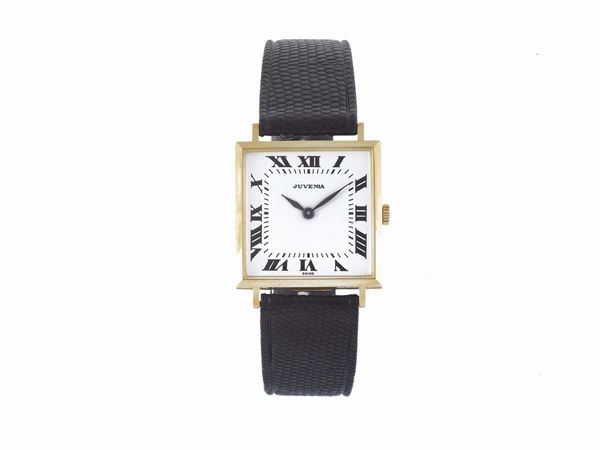 JUVENIA, case No. 789007, 18K yellow gold square wristwatch with Juvenia gold plated buckle. Accompanied by the original box and Guarantee. Made circa 1960