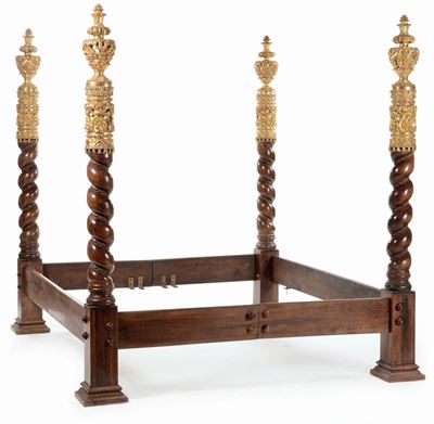 Letto in Noce con Colonne a Torciglione Terminanti Ad Elementi Intagliati e Dorati, Spagna XVIII ...