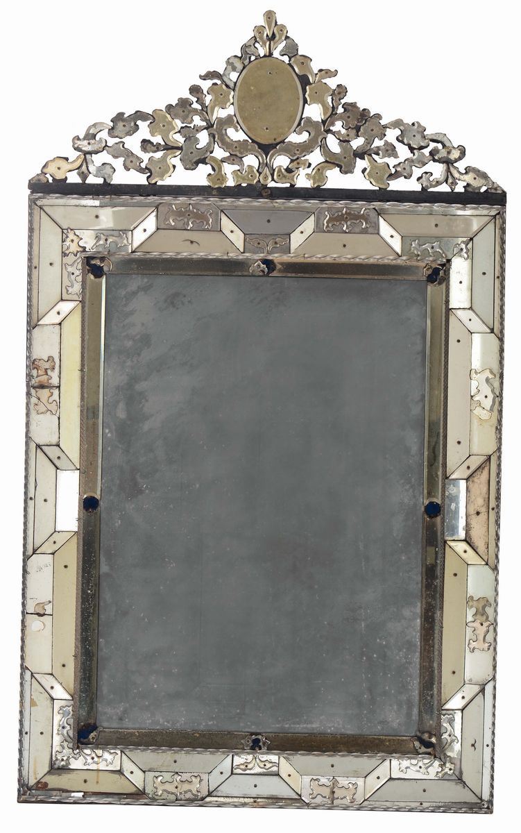 Specchiera interamente rivestita in vetro di Murano, Venezia inizi XVIII secolo  - Asta Importanti Arredi e Oggetti d'Arte - Cambi Casa d'Aste