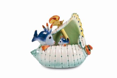 Tosin, Bassano, 1940 ca – Piccolo centrotavola in terraglia a colaggio con pesce e coralli su co...