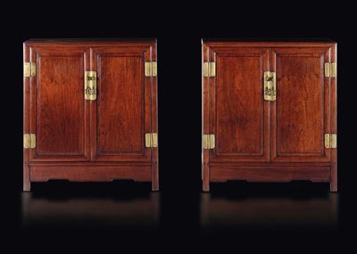 Coppia di Armadietti a Due Ante in Legno di Homu, Cina, Dinastia Qing, XIX Secolo