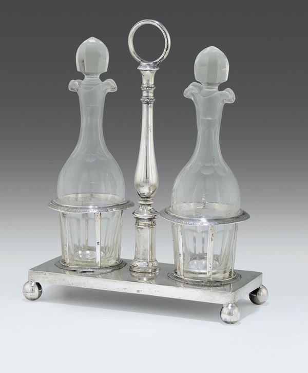 Oliera in argento sbalzato e cesellato ed ampolle in vetro, Napoli XIX secolo, punzoni in uso dal 1832 al 1872