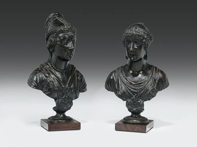 Coppia di Busti Muliebri in Bronzo Fuso, Cesellato e Patinato Raffiguranti Nobildonna Romana e un...