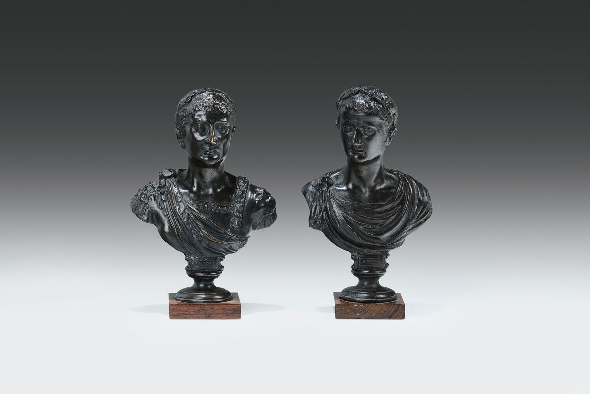 Coppia di Busti Virili in Bronzo Fuso, Cesellato e Patinato Raffiguranti Imperatori Romani (cesar...