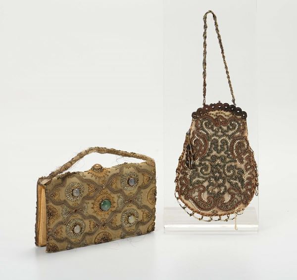 Due borsette con applicazioni di perline e pietre dure