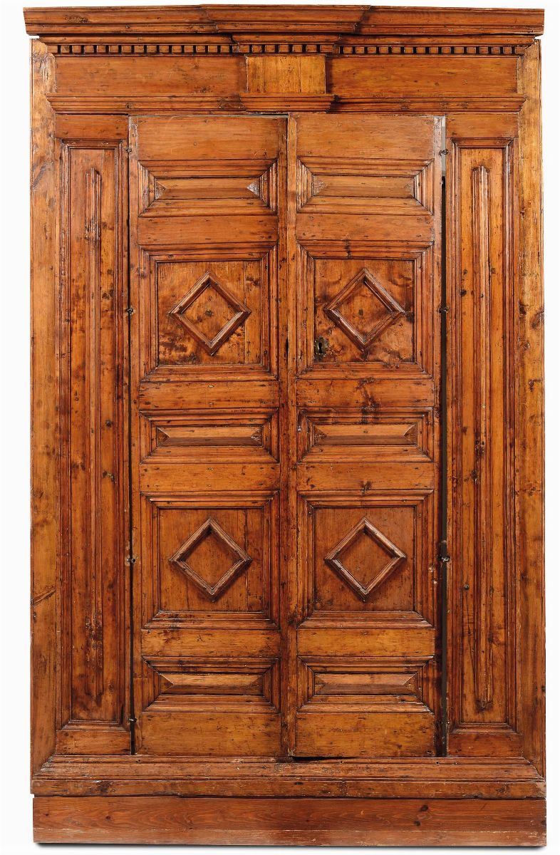 Stipo a muro in noce, Italia centrale XVII-XVIII secolo  - Auction Fine Art - Cambi Casa d'Aste