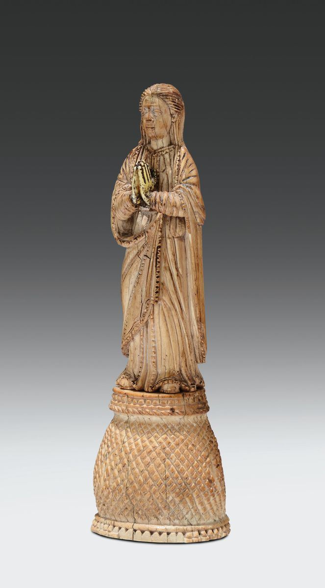 Figura di Madonna Annunciata in avorio, arte indo-portoghese, Goa XVII secolo  - Asta Scultura e Oggetti d'Arte - Cambi Casa d'Aste