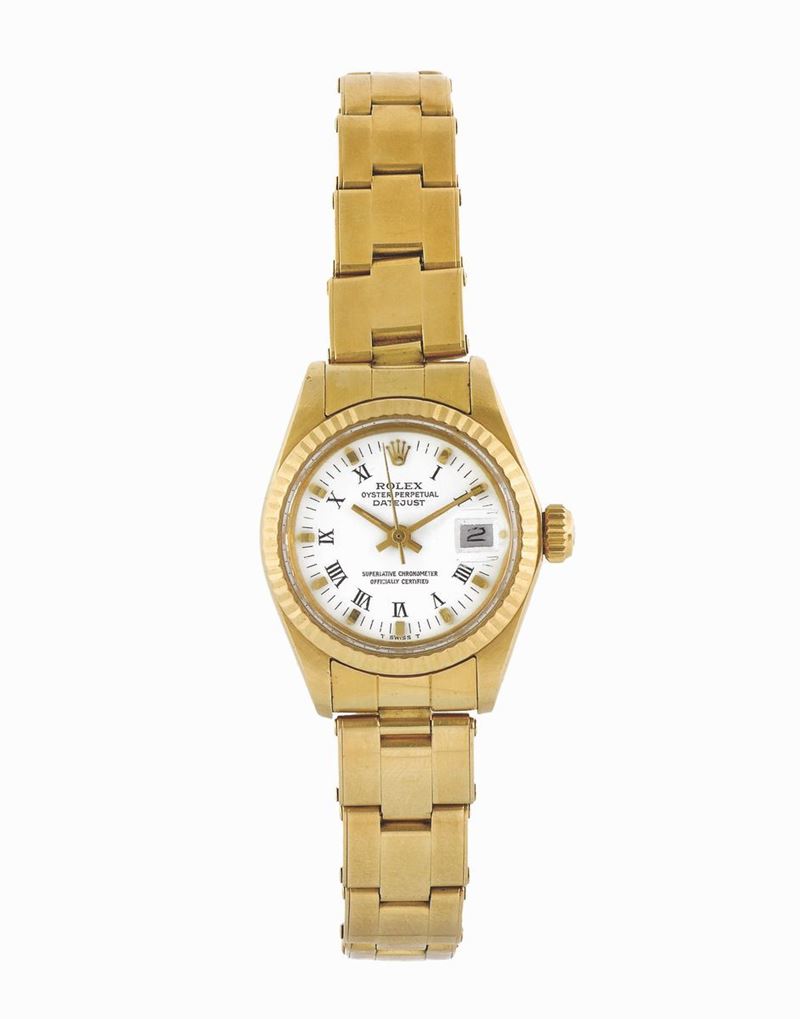 ROLEX, Oyster Perpetual, Datejust, Superlative Chronometer, Officially Certified, case No. 5933064 , Ref. 6917,  center seconds, self-winding, water resistant, 18K yellow gold lady's  wristwatch with date and  an 18K yellow gold Rolex Oyster  bracelet with deployant clasp.Accompanied by the original box. Made circa 1978.  - Auction Watches and Pocket Watches - Cambi Casa d'Aste