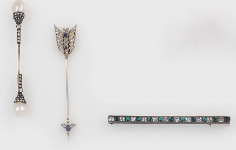 Lotto composto da una spilla con perle naturali e due pins  - Asta Jewels - II - Cambi Casa d'Aste