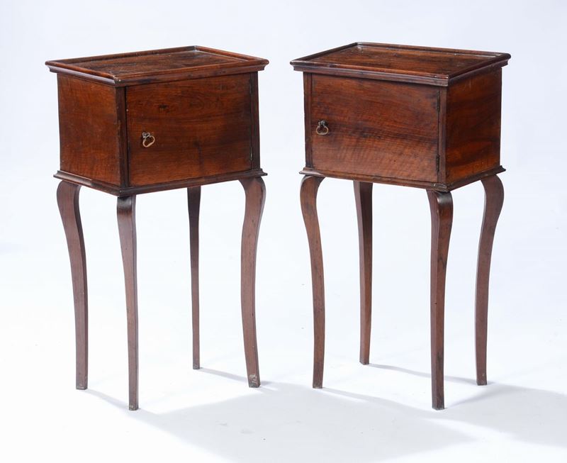 Coppia di comodini ad un'anta, XX secolo  - Asta Antiquariato - Cambi Casa d'Aste