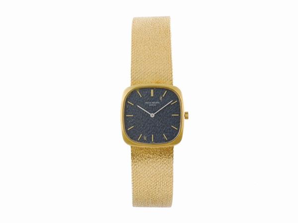 PATEK PHILIPPE, Genève, No. 1164222, case No. 2687697, Ref. 3566/1,  cushion shaped, thin, 18K yellow gold wristwatch with an integrated 18K yellow  gold Patek Philippe hammered mesh bracelet. Made circa 1970