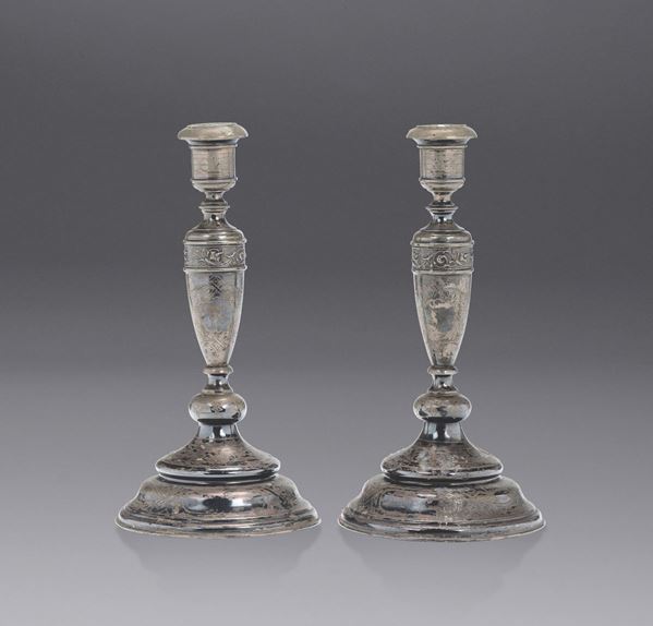 Coppia di candelieri in argento, Impero Austro-Ungarico, bolli in uso dal 1866 al 1922