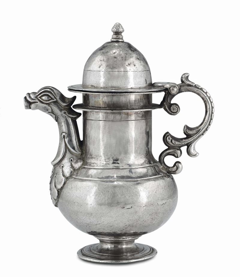 Raro versatoio in argento fuso, sbalzato e cesellato, Spagna XVI-XVII secolo  - Asta Argenti da Collezione - Cambi Casa d'Aste