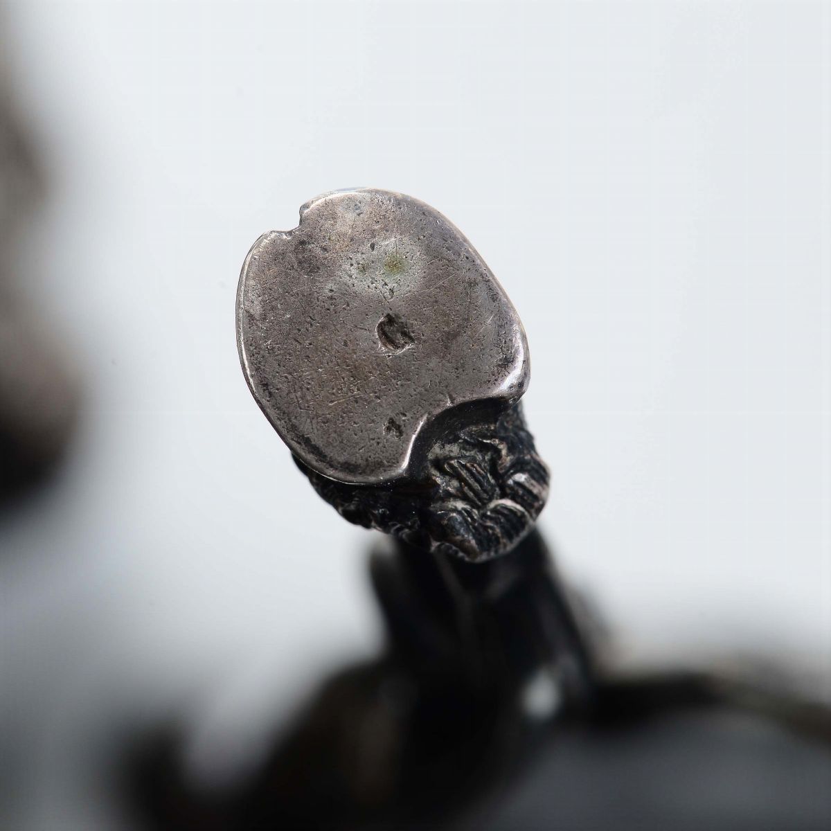 Tre Tripodi a Calice in Argento Sbalzato con Teste di Ariete, Francia, XIX - XX Secolo