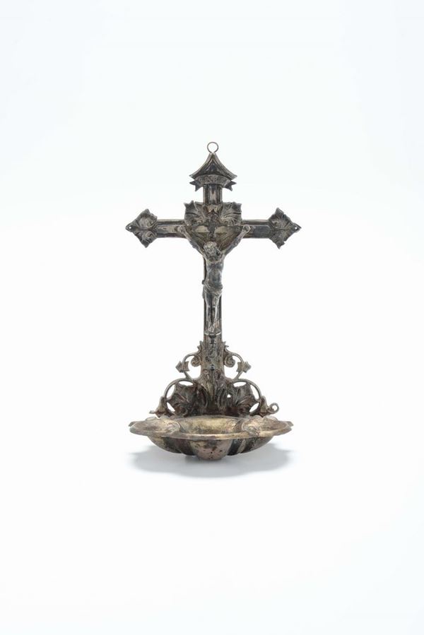 Crocifisso con acquasantiera in argento, XVIII secolo