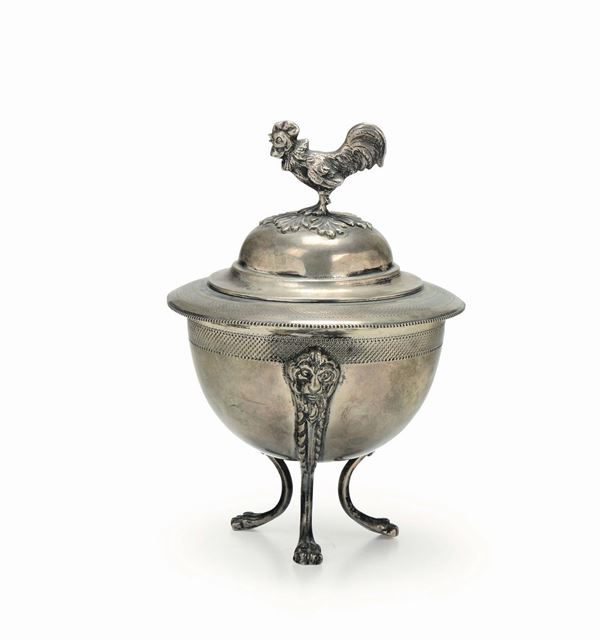 Zuccheriera tripode in stile neoclassico in argento, XX secolo