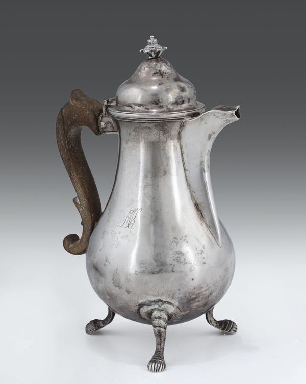 Caffettiera in argento fuso, sbalzato e cesellato, Repubblica Veneta ultimo quarto del XVIII secolo, punzone dell'argentiere CC