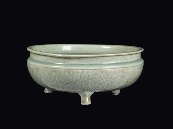 A Celadon craquelè porcelain censer, China, Ming Dynasty, 17th century