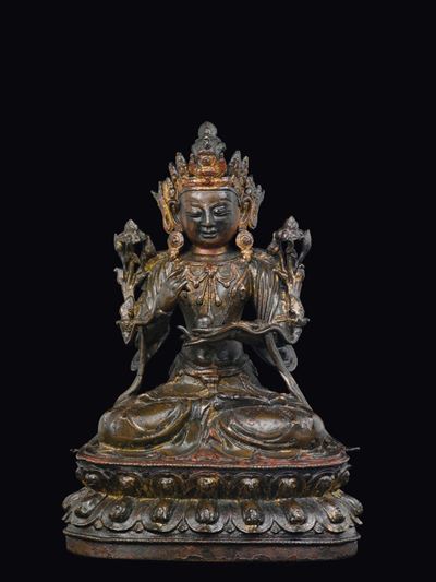 Figura di Samantabhadra Seduta in Bronzo con Tracce di Cromia, Cina, Dinastia Ming, XVI Secolo