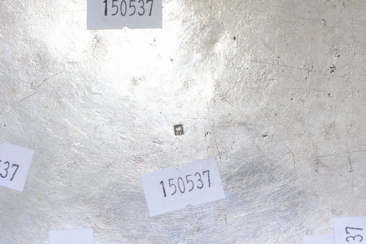 Insieme di Sei Tazzine da Sorbetto e Vassoio in Argento Sbalzato e Cesellato, Italia XIX-XVIII Se...