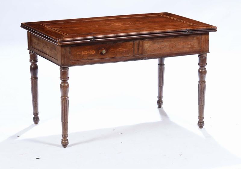 Tavolo allungabile in legno filettato ed intarsiato, XIX secolo  - Asta Asta a Tempo Antiquariato - II - Cambi Casa d'Aste