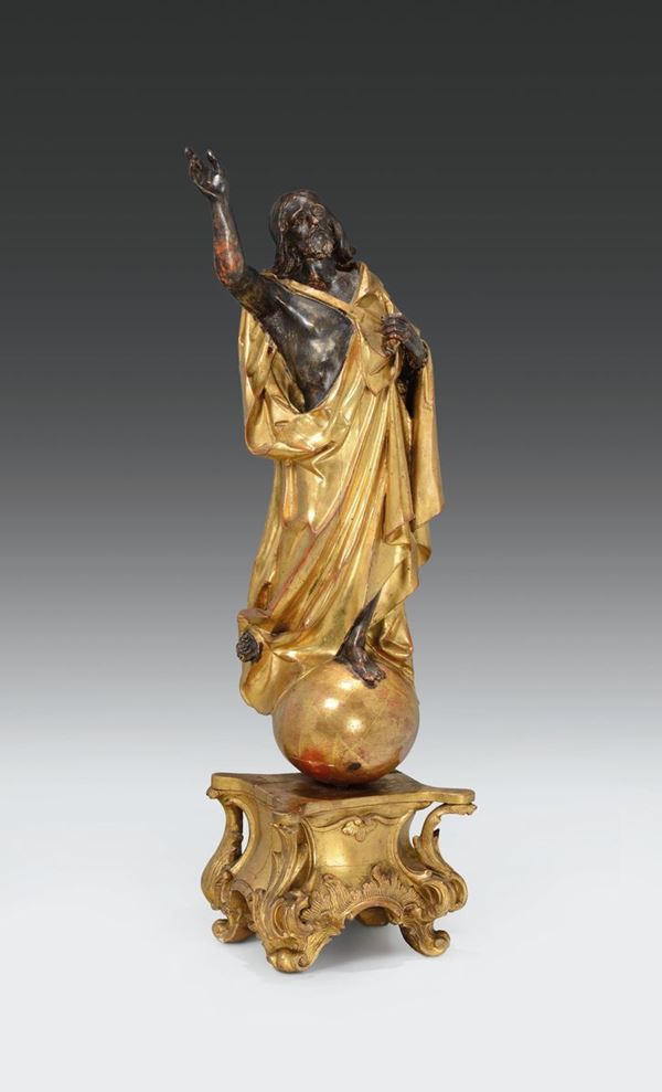 Scultura in legno dorato e dipinto raffigurante Salvator Mundi, scultore barocco d’oltralpe, sud della Germania o Austria XVIII secolo
