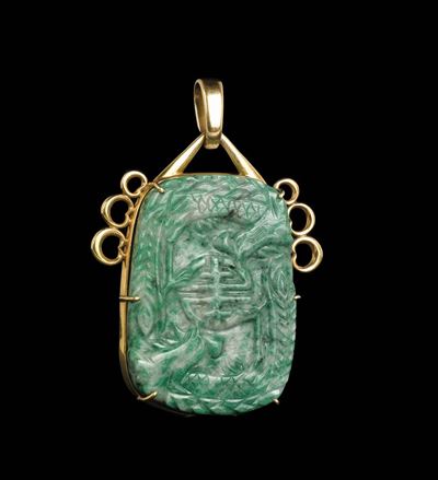 Pendente in Giadeite con Montatura in Oro, Cina, XX Secolo