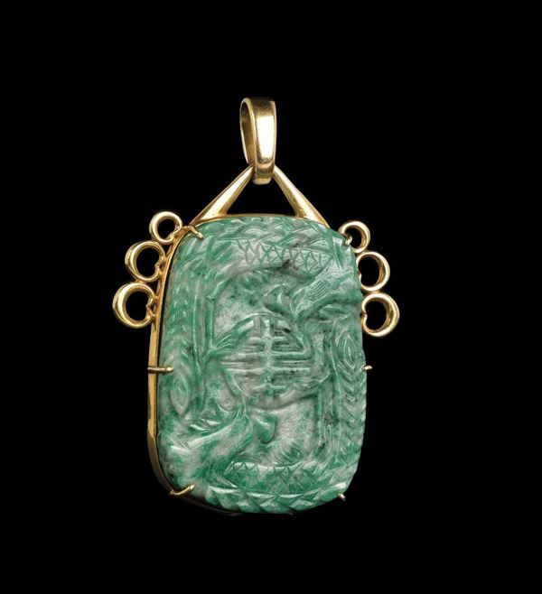 A jadeite pendant with gold setting, China, 20th century