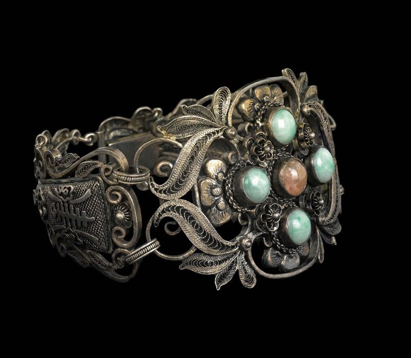 A silver filigree bracelet with jadeite and rose quartz inlays, China, Qing Dynasty, 19th century  - Auction Fine Chinese Works of Art - Cambi Casa d'Aste