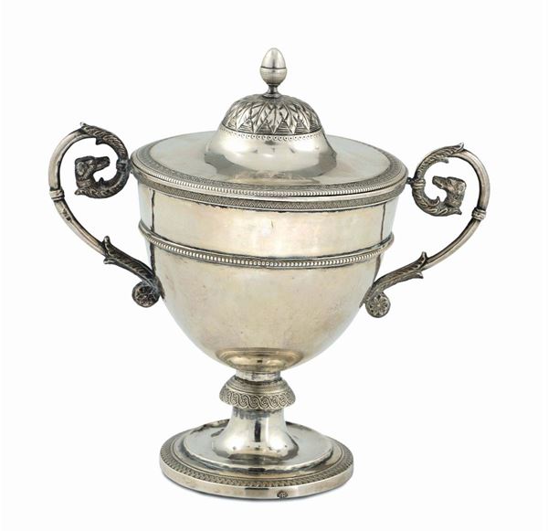 A sugar pot in molten, embossed and chiselled silver, Kingdom of Sardinia, Denaro 11 title punch in use from 1815 to 1824, counter-assayer Giuseppe Vernoivi  (1778-1824)